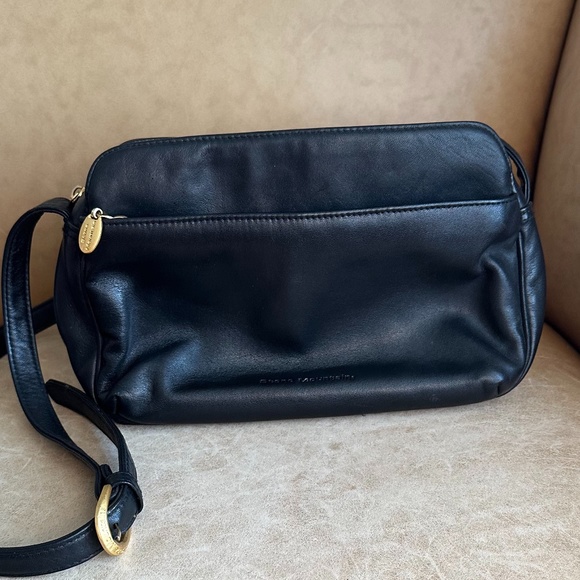 Stone Mountain Accessories Handbags - Stone Mountain Black Leather Shoulder Bag/Crossbody